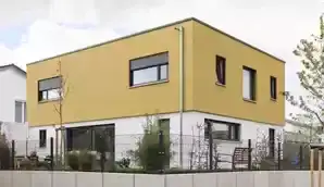 Einfamilienhaus mit Flachdach über zwei Geschossen und großer Fertig-Einzelgarage