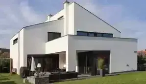 Einfamilienhaus mit versetztem Pultdach über zwei Geschossen und Tiefgarage