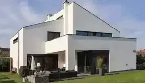 Einfamilienhaus mit versetztem Pultdach über zwei Geschossen und Tiefgarage
