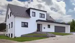Einfamilienhaus mit Satteldach über zwei Geschossen und Massivgarage