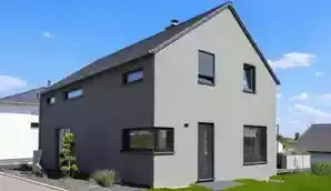 Einfamilienhaus mit Satteldach über zwei Geschossen und Fertig-Doppelgarage